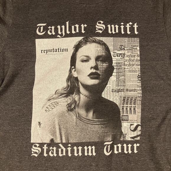 Taylor Swift Shirt Mens Medium Gray Reputation Stadium Tour Concert Tee 2018 - Picture 3 of 12